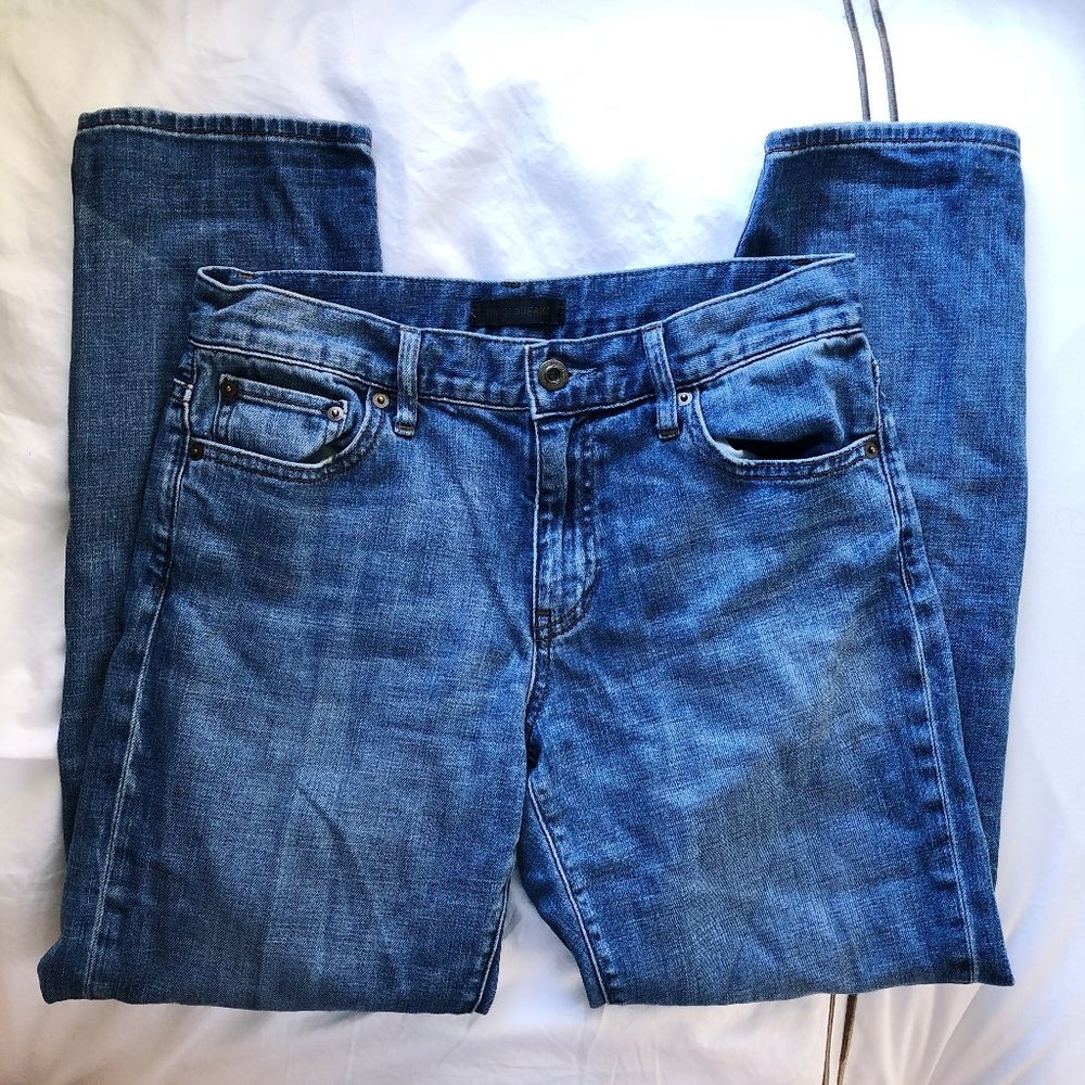 blue uniqulo mom styled jeans